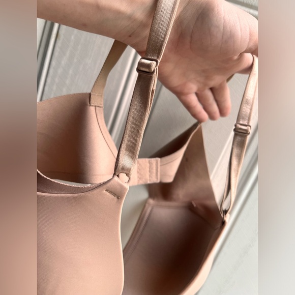 Wirefree beige nude lightly lined / padded seamless T-shirt bra by Warners • 34C - Picture 3 of 10